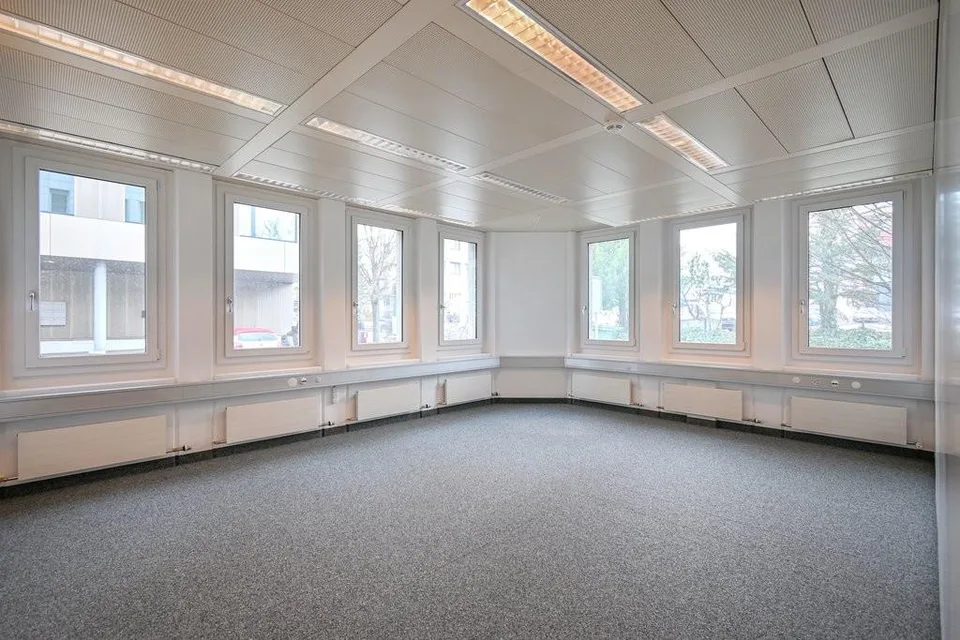 130 m2 - 1'100 m2 - Büroräumlichkeiten im Industriegebiet Täfern