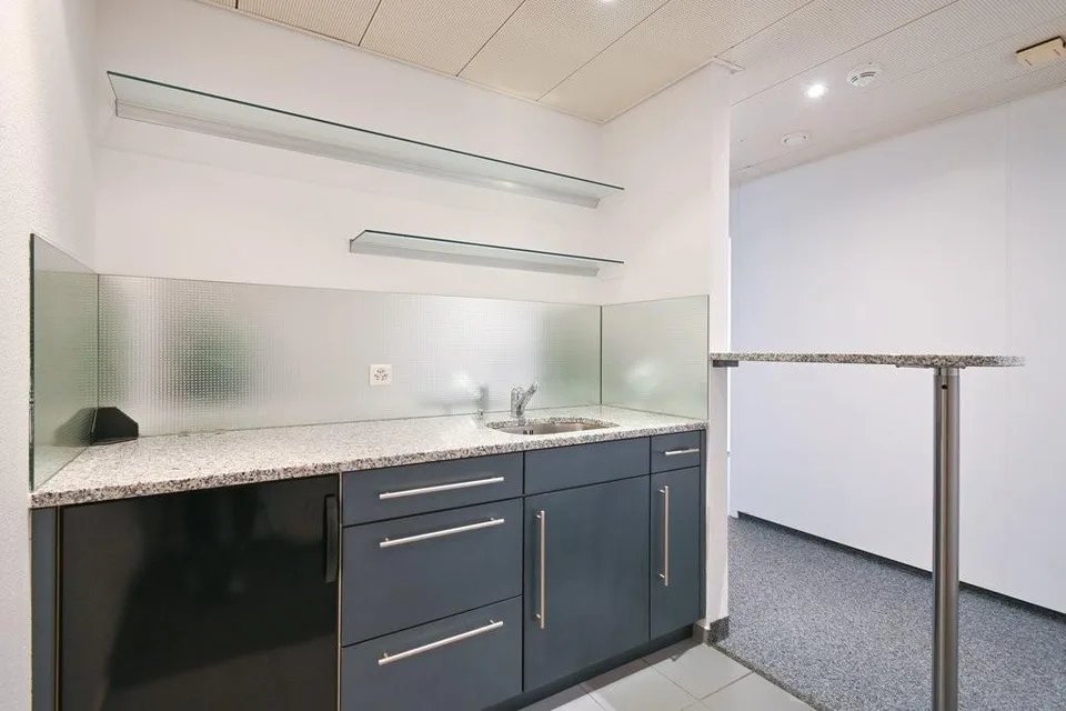 130 m2 - 1'100 m2 - Büroräumlichkeiten im Industriegebiet Täfern