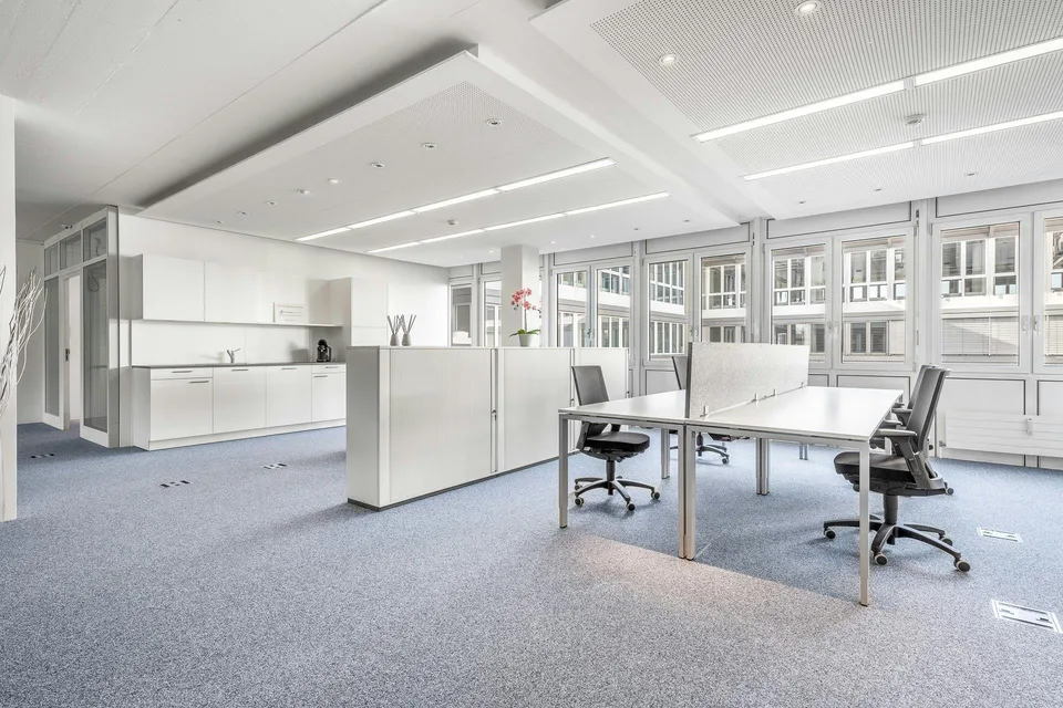 Top ausgebaute Open Space Bürofläche - lichtdurchflutet mit Sitzung...