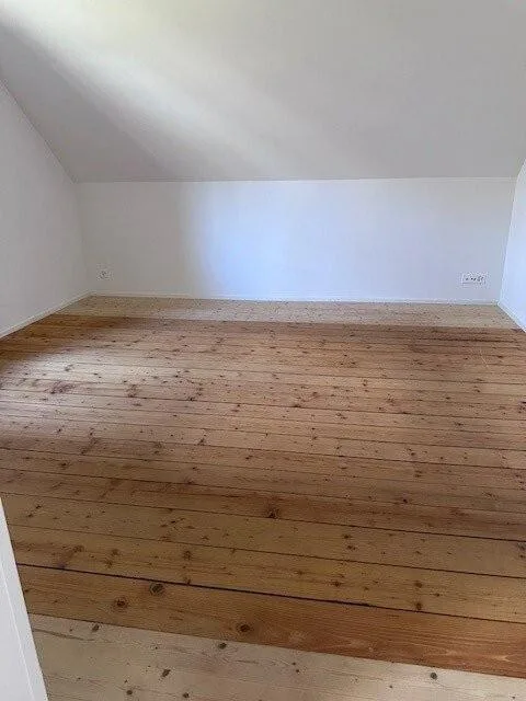 Attraktives Büro/Atelier im Dachgeschoss