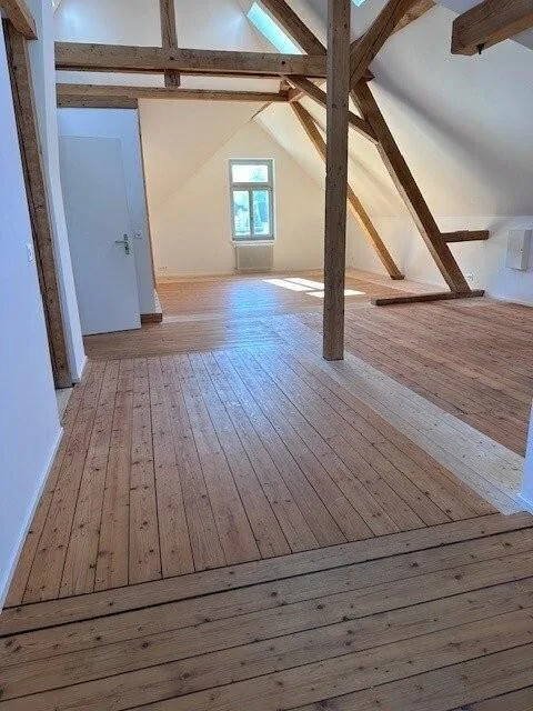 Attraktives Büro/Atelier im Dachgeschoss
