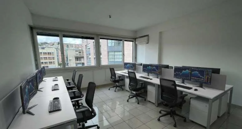 Affittiamo spazio commerciale/Ufficio 3.5 locali a Lugano Centro