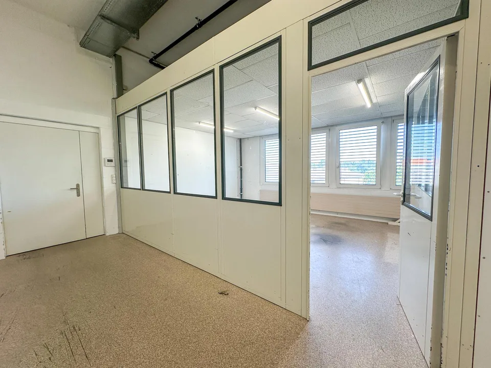 Lagerflächen mit integriertem Büro