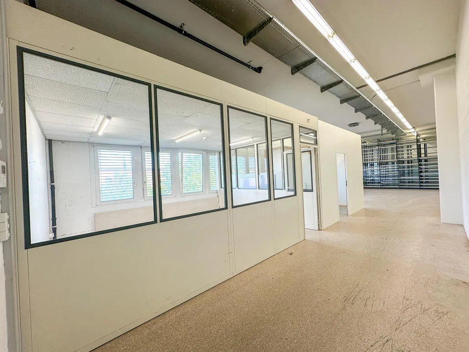 Lagerflächen mit integriertem Büro