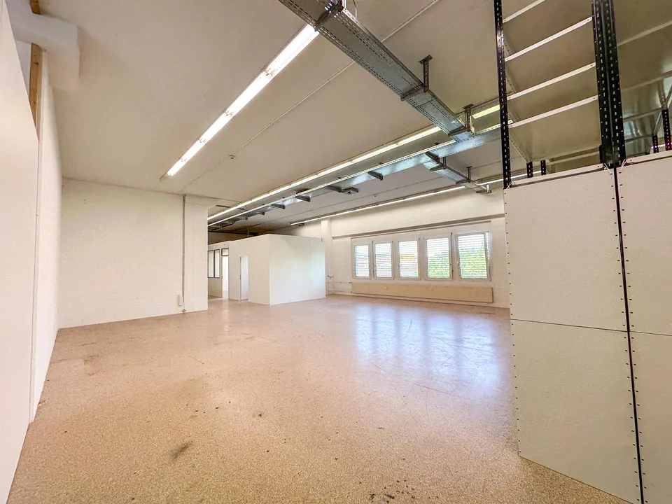 Lagerflächen mit integriertem Büro