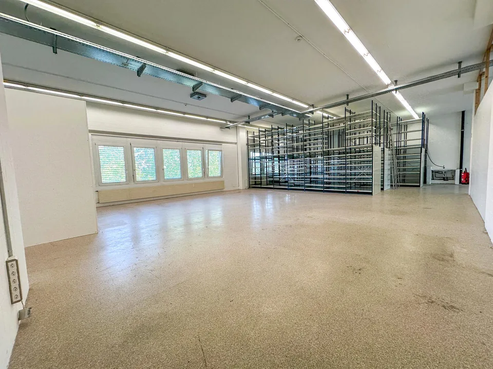 Lagerflächen mit integriertem Büro