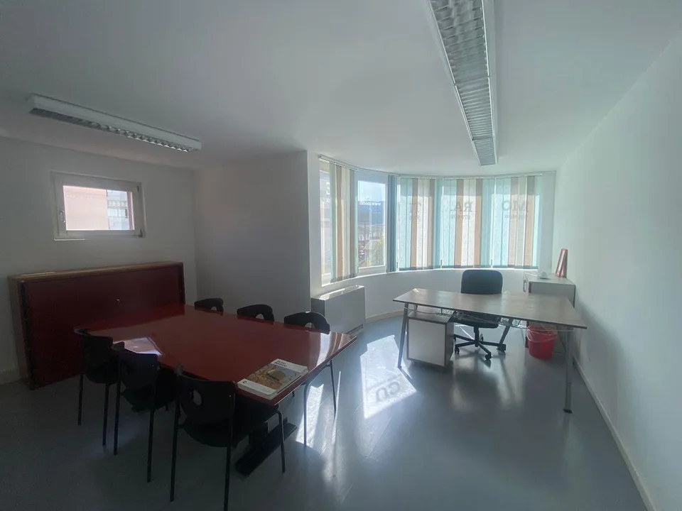 Agno - Ufficio arredato in affitto - 2.5 locali, 75 mq con terrazzo...