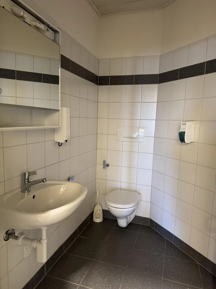 Büro an verkehrsgünstiger Lage – mit eigenem Parkhauszugang – foto 6 di 10