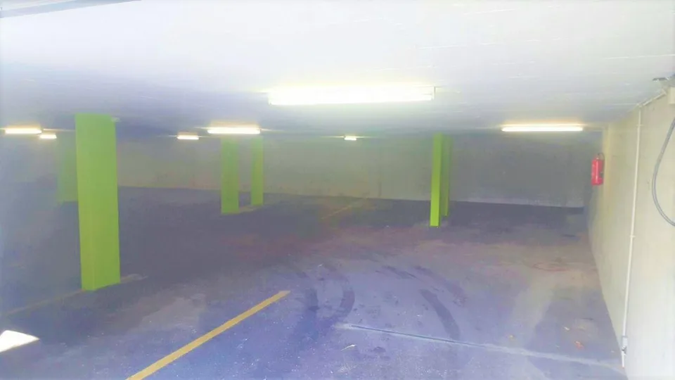 Tiefgarage-Parkplatz - Auto/Motorrad/Oldtimer/Bus