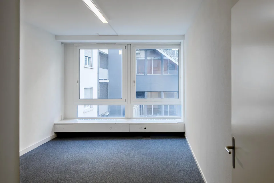 Zentrale helle Büroräumlichkeiten Nähe Innenstadt/Parkhaus/Tram