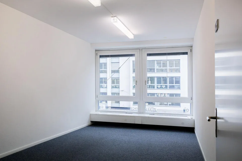 Zentrale helle Büroräumlichkeiten Nähe Innenstadt/Parkhaus/Tram