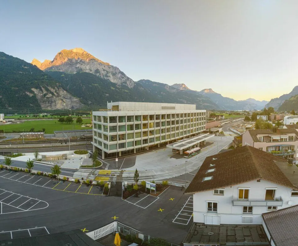 Hin und weg am Bahnhof Altdorf
