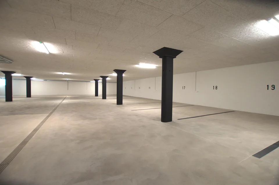 Exklusive Tiefgaragenplätze für Autos, Trailer, Camper, Busse, Boote