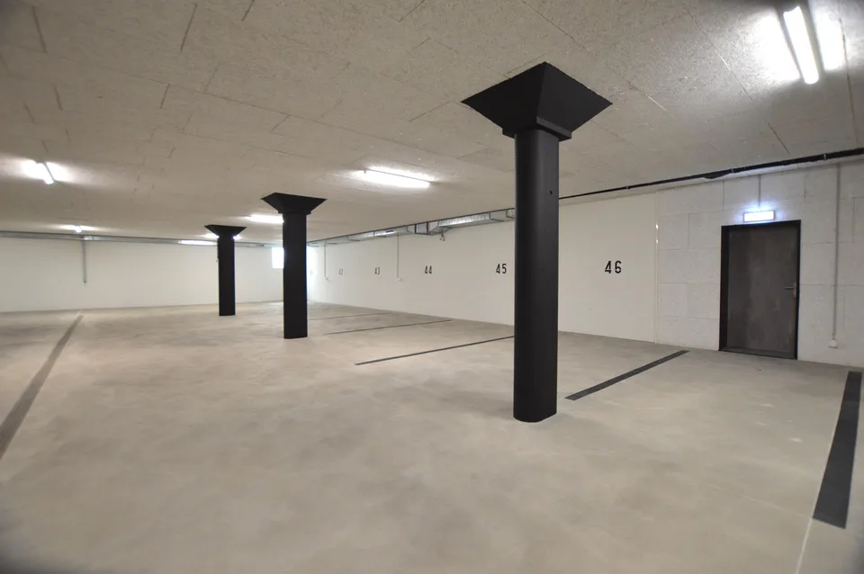 Exklusive Tiefgaragenplätze für Autos, Trailer, Camper, Busse, Boote