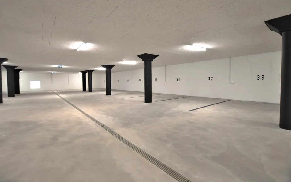 Exklusive Tiefgaragenplätze für Autos, Trailer, Camper, Busse, Boote