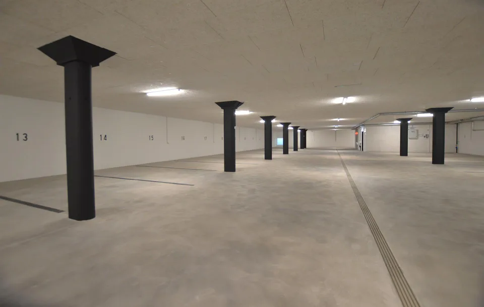 Exklusive Tiefgaragenplätze für Autos, Trailer, Camper, Busse, Boote