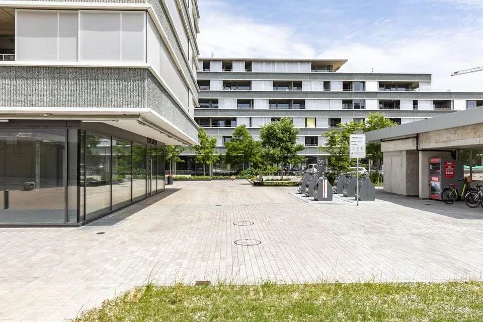 Quartier en pleine expansion, belle arcade de 62 m2, au gré du preneur