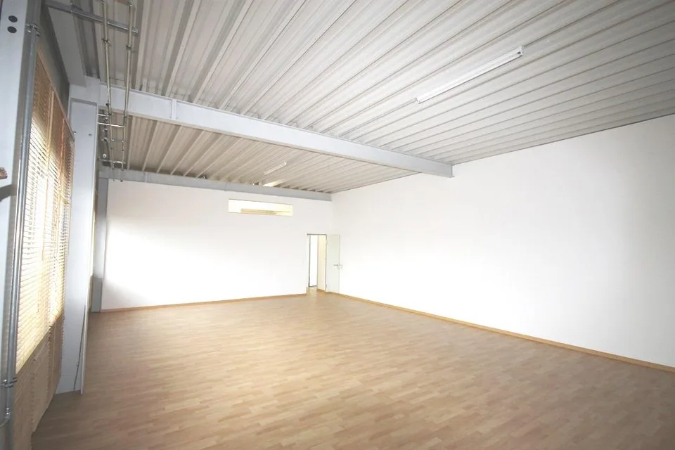Gewerbe-, Praxis- Therapieraum, 90m2