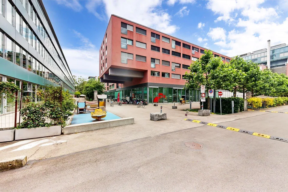 Motorradplatz in top Lage