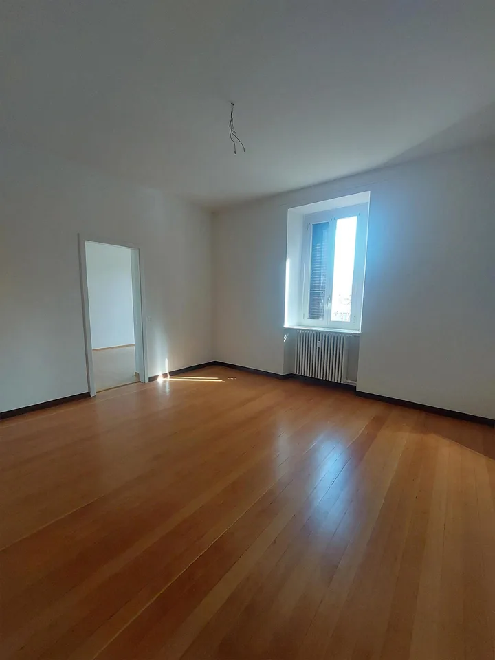 AMPIO APPARTMANTO A CHIASSO – Foto 9 von 14