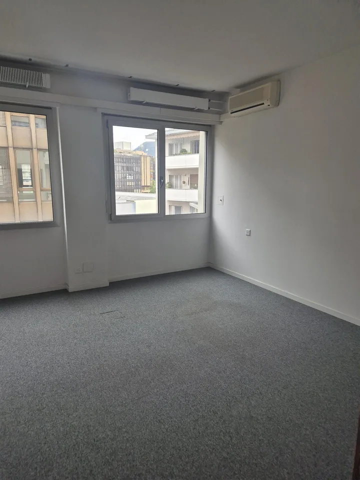 Ampio ufficio nel centro di Chiasso – Foto 19 von 24