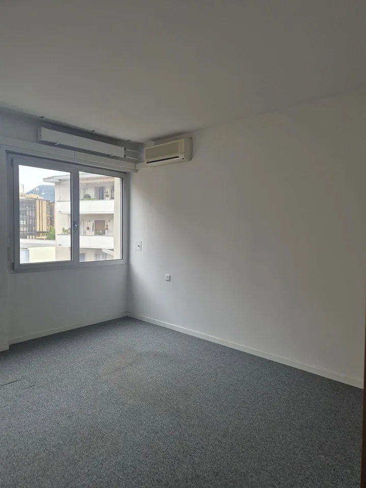 Ampio ufficio nel centro di Chiasso – Foto 16 von 24