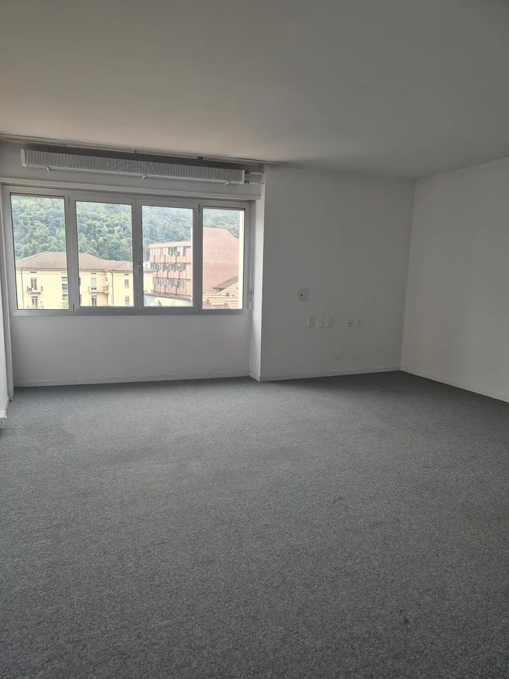 Ampio ufficio nel centro di Chiasso – Foto 24 von 24