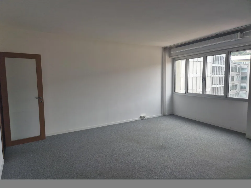 Ampio ufficio nel centro di Chiasso – Foto 21 von 24