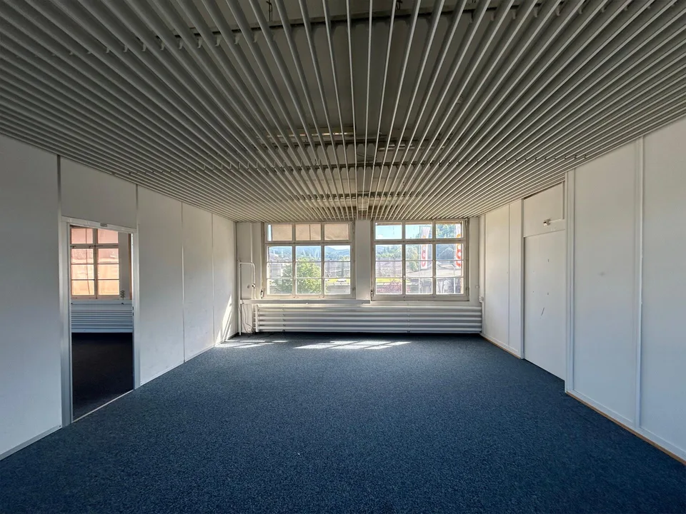 Zwischennutzung bis 2030: Gewerbeflächen mit zwei Räumen in Bubendorf – photo 6 of 7
