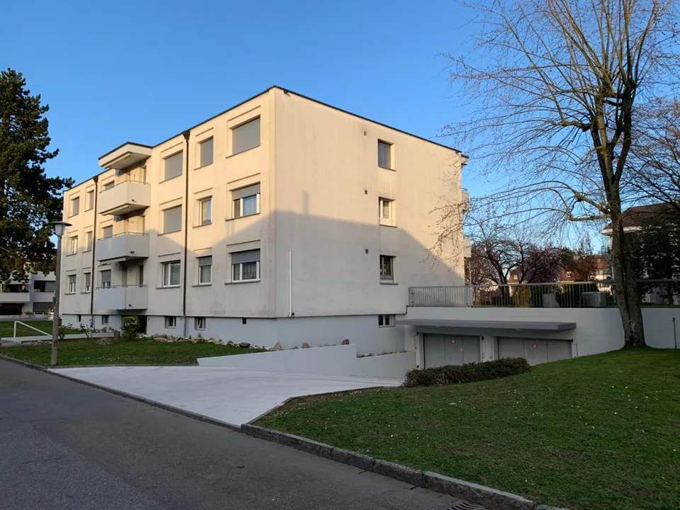 Einstellhallenpllatz zu vermieten - Erste drei Monate mietzinsfrei