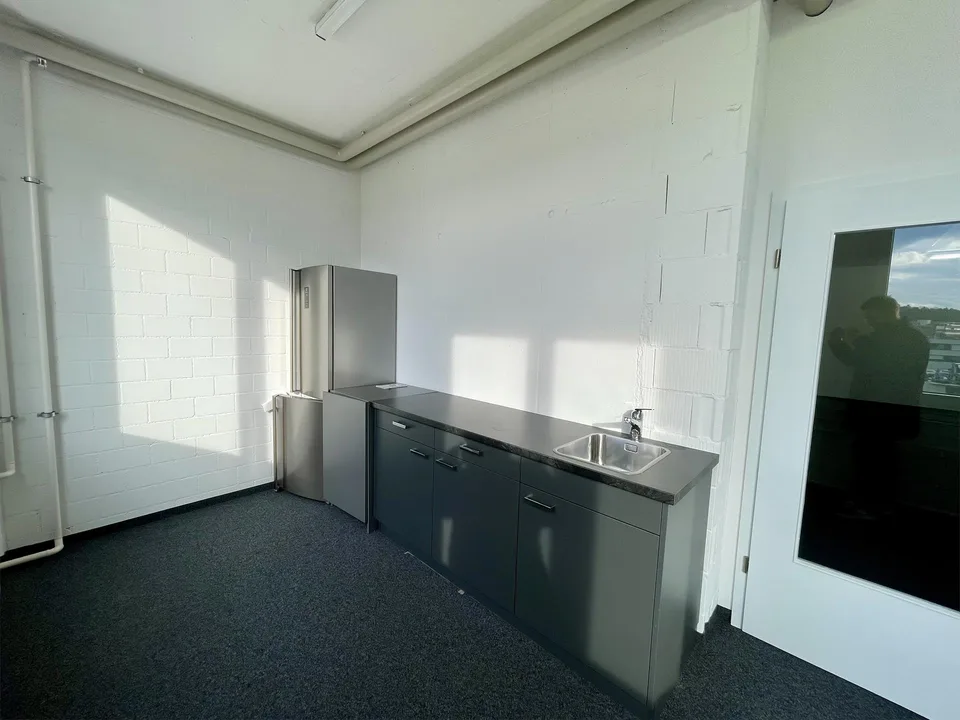 Attraktive Gewerbefläche in Hünenberg – Modernisiert und Bezugsbereit – Foto 10 von 13