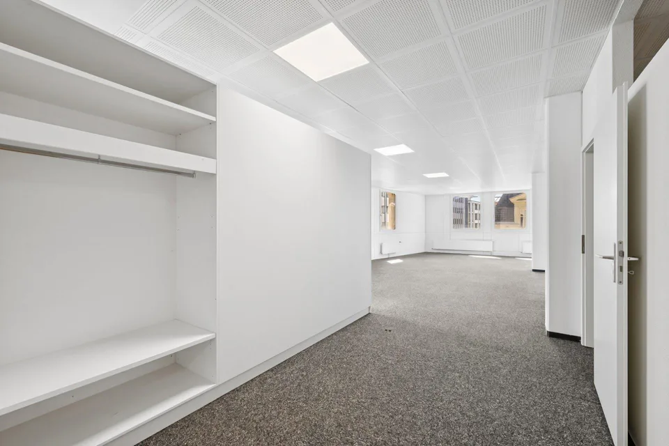 Surface commerciales et administratives au centre-ville – foto 9 di 12