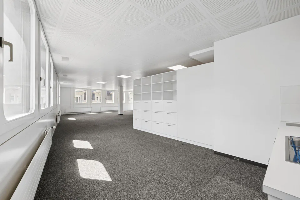 Surface commerciales et administratives au centre-ville – foto 6 di 12