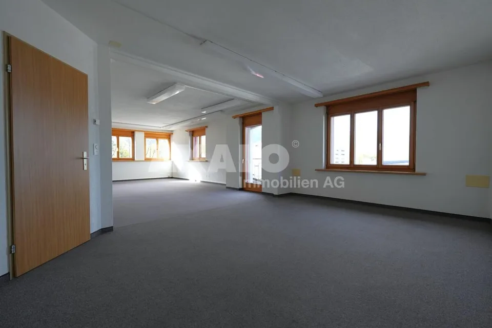 Helle Büro-/Praxisfläche direkt am Bahnhof in Sevelen