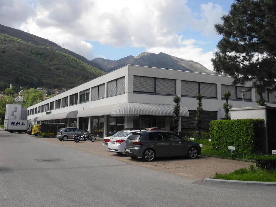 Spazio commerciale in posizione strategica - Centro Carvina A, Taverne