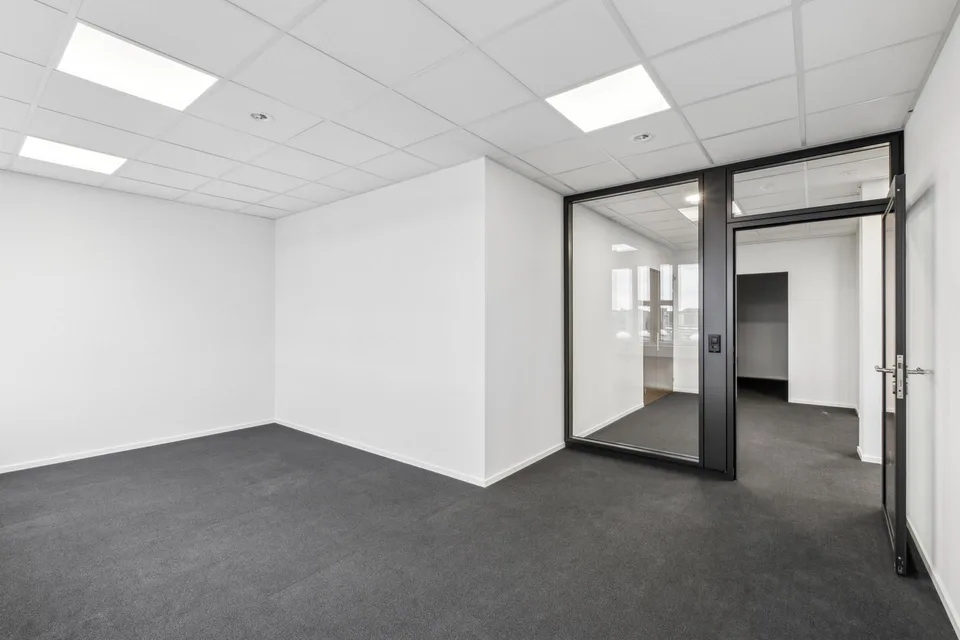 ATTRAKTIVES Büro mit neuem Innenausbau - Einziehen und loslegen