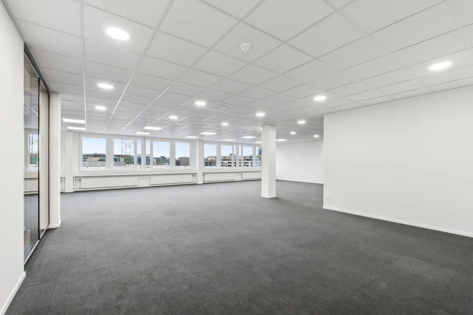 ATTRAKTIVES Büro mit neuem Innenausbau - Einziehen und loslegen