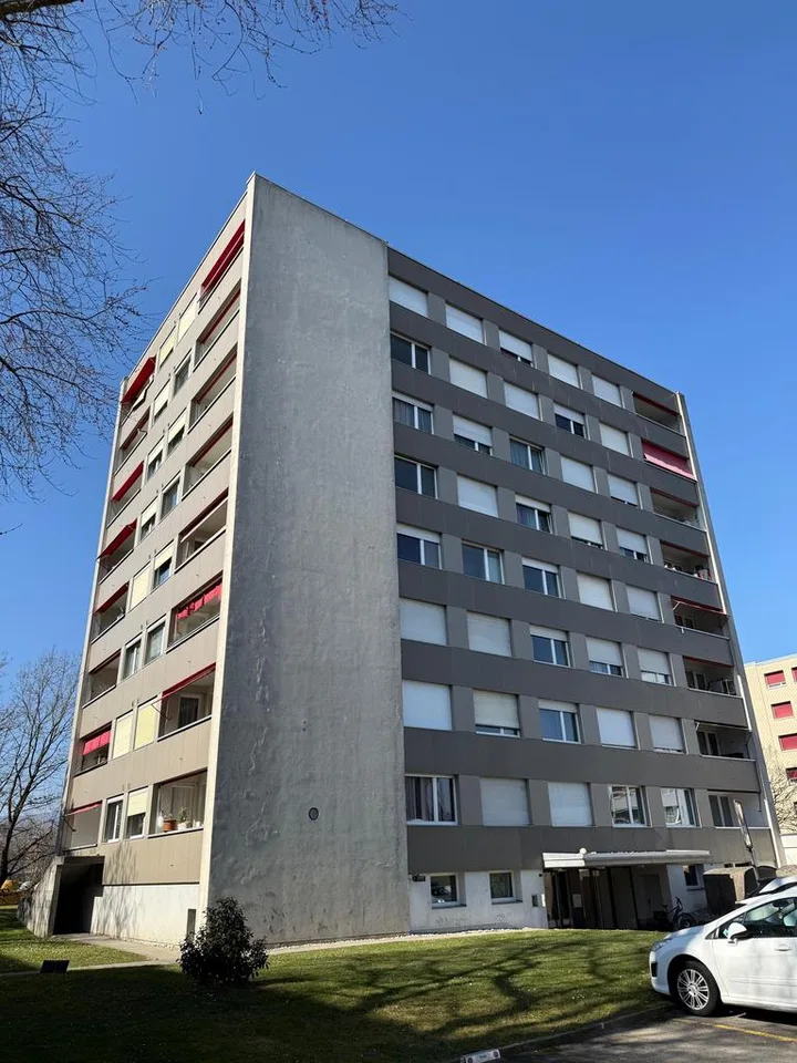 Aussenparkplatz in Brügg zu vermieten