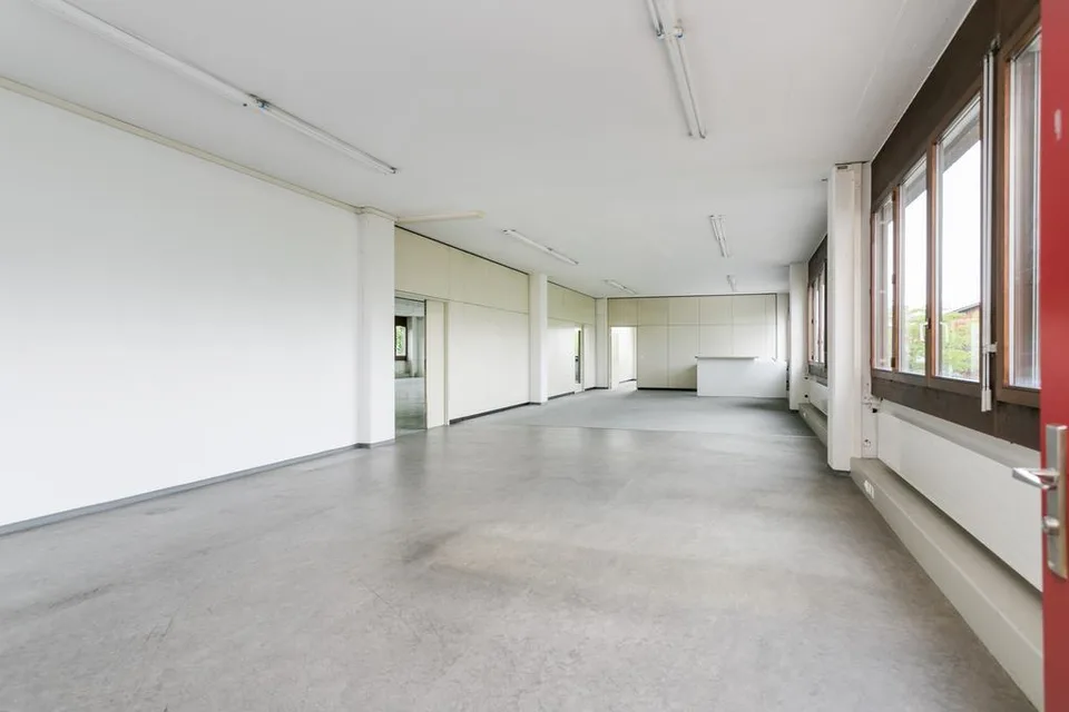 Bürofläche mit angrenzendem Lagerbereich
