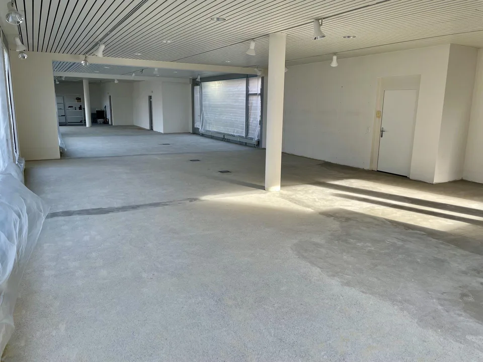 Verkaufsfläche, Lager und Einstellhallenplatz im Herzen von Cham