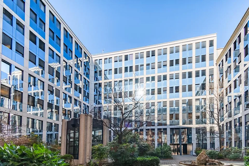 Surface de bureaux de 200 m2 environ au coeur du quartier des Bains