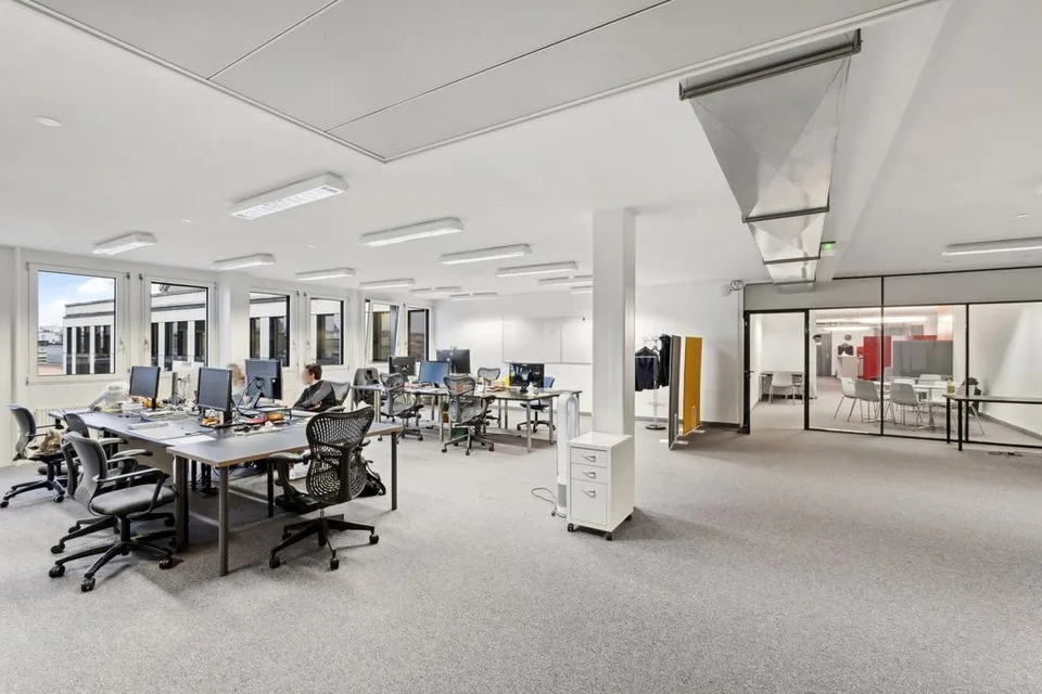 Surface de bureaux de 200 m2 environ au coeur du quartier des Bains