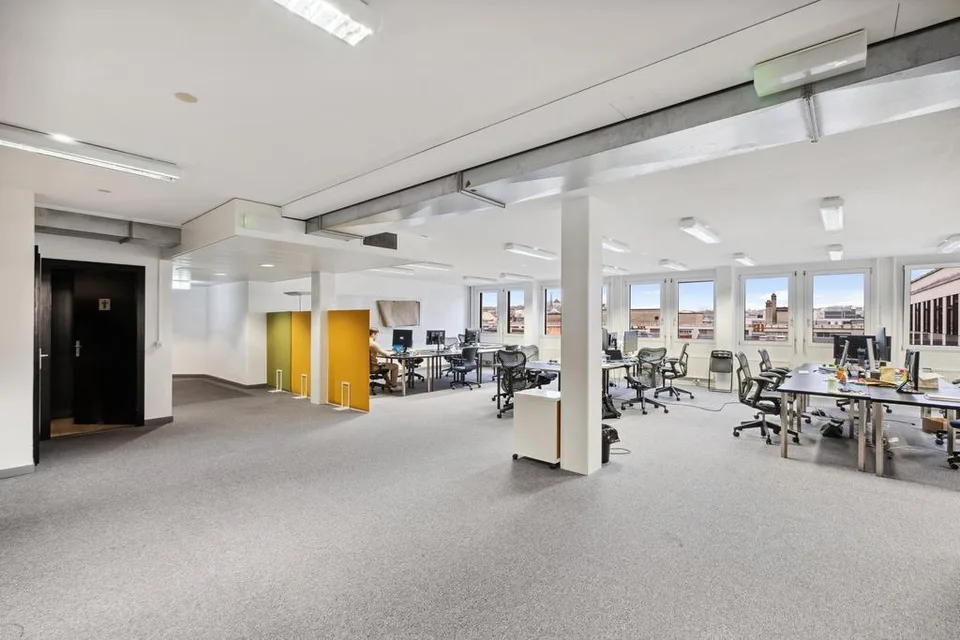 Surface de bureaux de 200 m2 environ au coeur du quartier des Bains