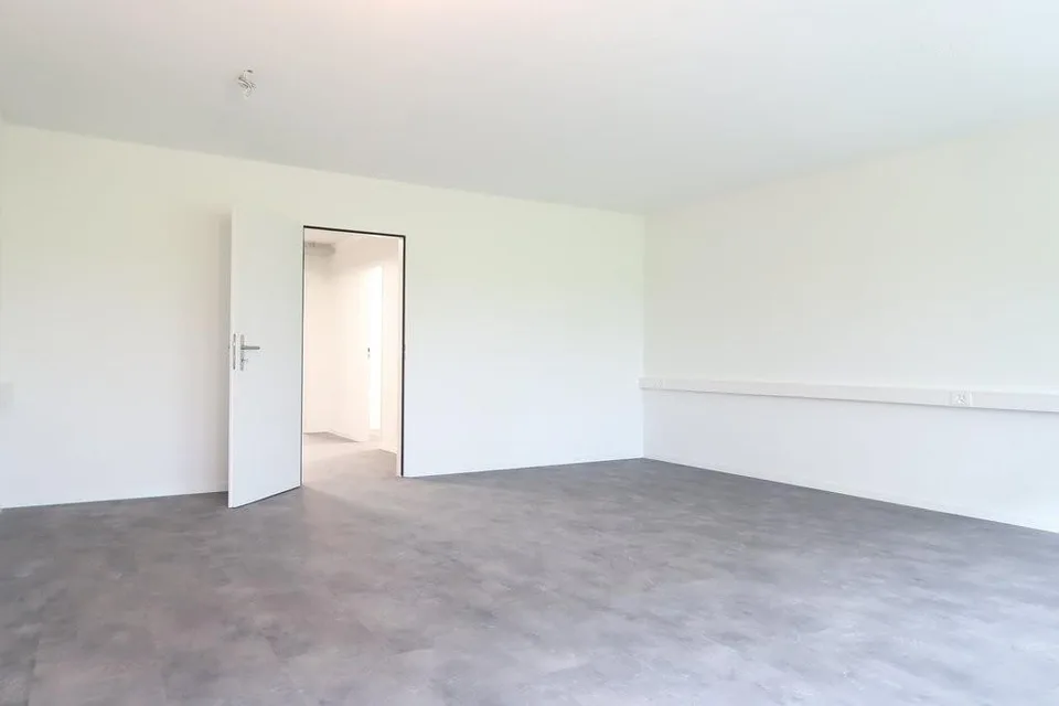 Helles, neu saniertes Büro - modern, komfortabel, bereit für Ihr Team – Foto 9 von 10