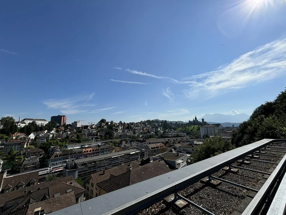 Ehemaliges Schulhaus in Luzern – Vielseitige Gewerbe- und Büronutzung – foto 8 di 9