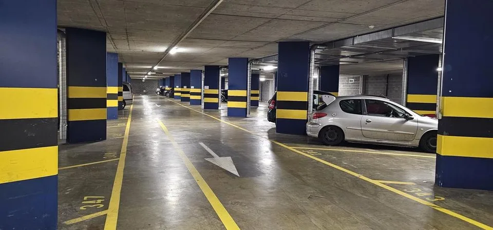 Places de parc intérieures proches du Centre-Ville