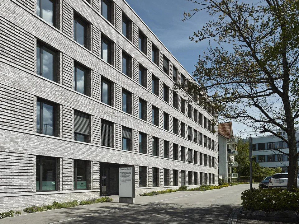 Attraktiver Motorradabstellplatz zu vermieten