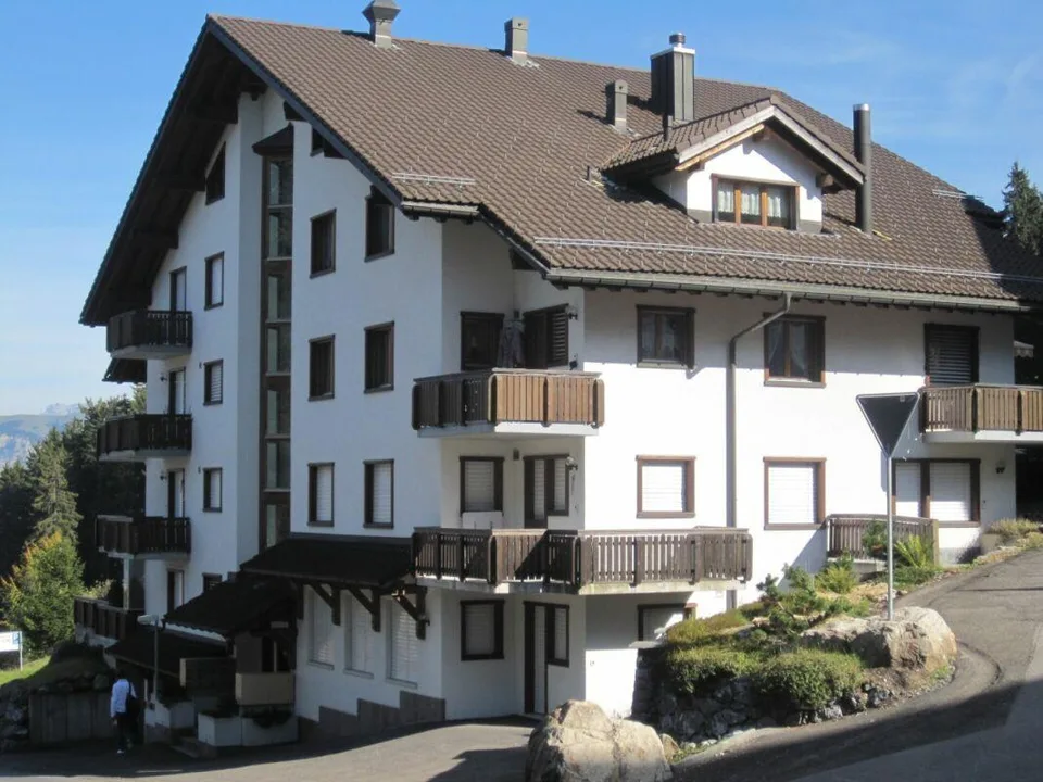 Zweckmässige möblierte Studiowohnung vor der Skipiste