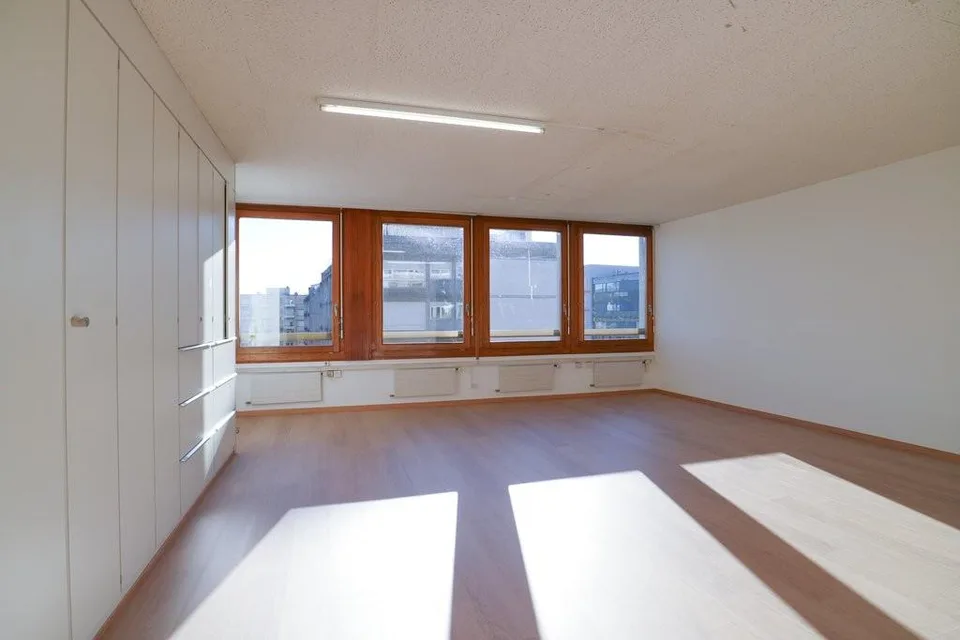 Bureau d'env. 118 m2 proche des Nations – photo 6 of 7
