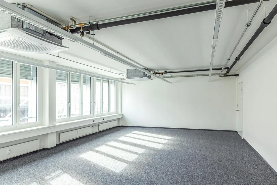 Neu sanierte Büroflächen - Optimale Erreichbarkeit und Teilbarkeit
